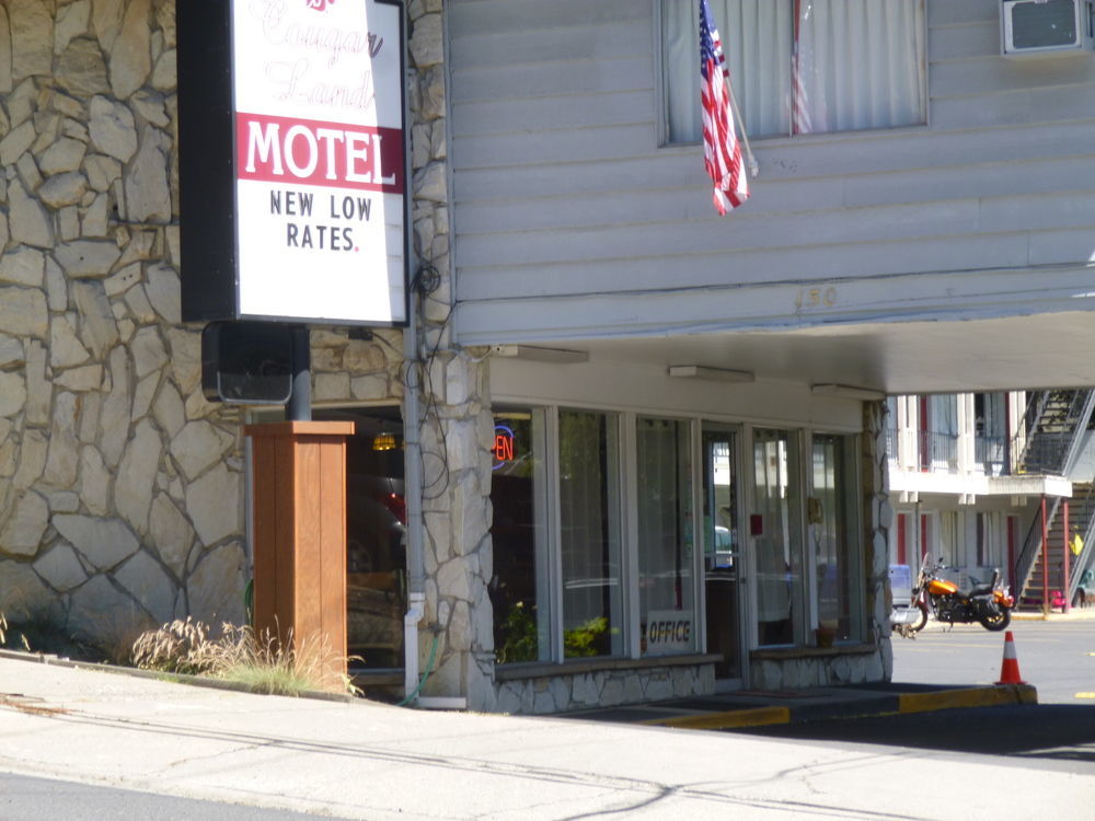 Cougar Land Motel Pullman Exterior photo